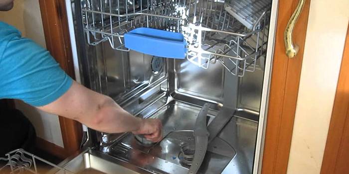 Посудомойки тоже нужно чистить