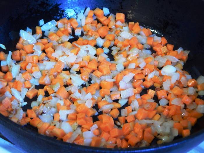 Пассерование лука с морковью