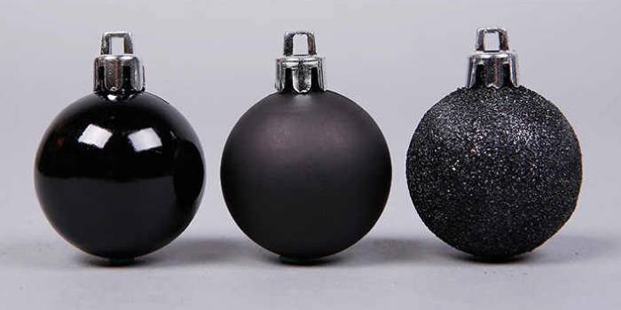 Елочные шарики черного цвета