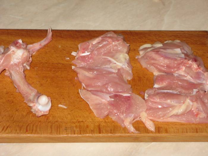 Вырезание костей и подготовка мяса к жарке