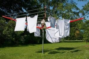 5 причин не сушить одежду на улице
