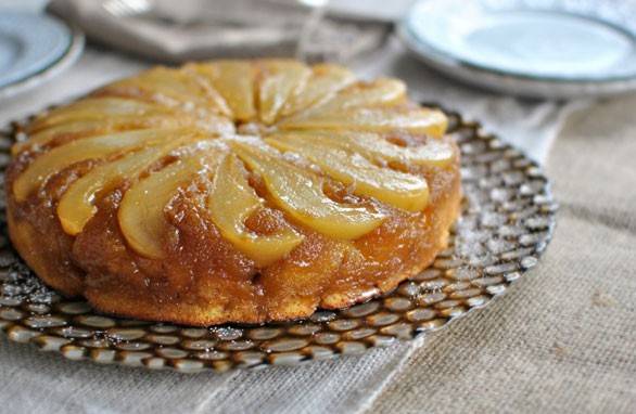 Шарлотка с грушами