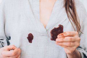 Как удалить пятна от шоколада