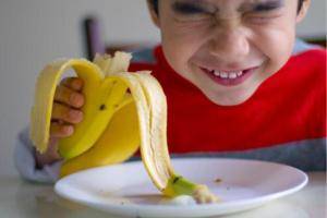 Почему от бананов может болеть живот