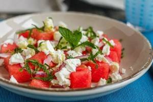 Рецепт летнего салата с арбузом и фетой