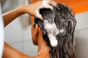 Действительно ли частое мытье головы вызывает выпадение волос