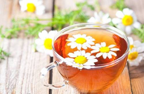 9 полезных свойств чая из ромашки