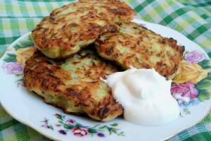 Оладьи из картофеля, кабачка и грецких орехов