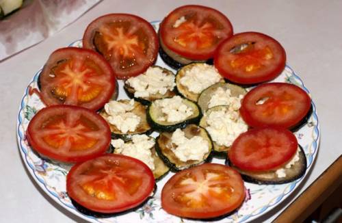 Как приготовить баклажаны с помидорами и чесноком на сковороде
