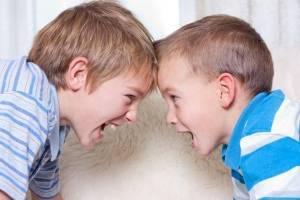 Как справиться с агрессивным поведением ребенка
