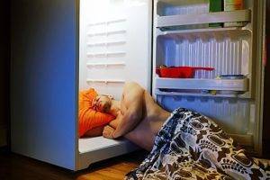 9 способов легко заснуть в жару без кондиционера