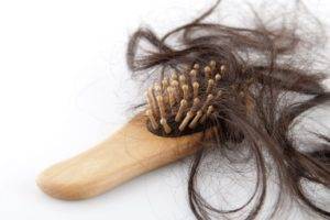 10 причин выпадения волос, что с этим делать
