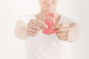 Как не дать развиться раку груди: на что обращать внимание и когда идти к маммологу
