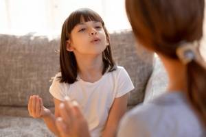 Как помочь ребенку справиться с заиканием