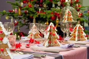 8 простых новогодних украшений для стола, которые добавят праздничности