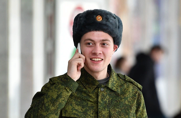 В России запретили пользоваться телефонами в воинских частях