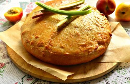 Пирог с ревенем и яблоками