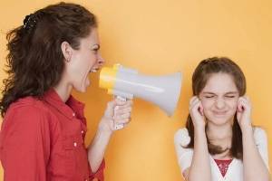 6 причин, почему кричать на детей бесполезно