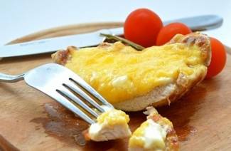 Отбивные в духовке с помидорами и сыром