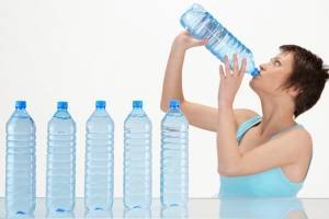 4 причины пить много воды для борьбы с акне