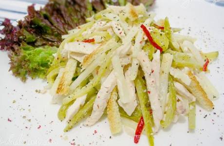 Салат с курицей и сельдереем