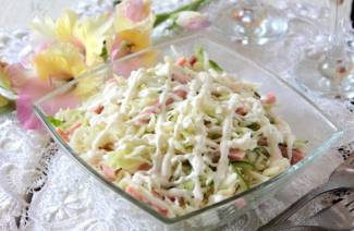 Салат из капусты и колбасы