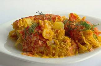 Минтай с морковью и луком в духовке