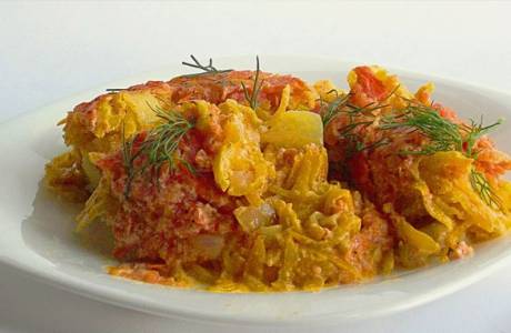 Минтай с морковью и луком в духовке