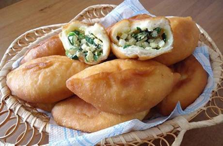 Пирожки с луком и яйцом