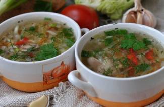 Щи с курицей и свежей капустой