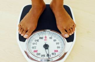Почему во время месячных увеличивается вес