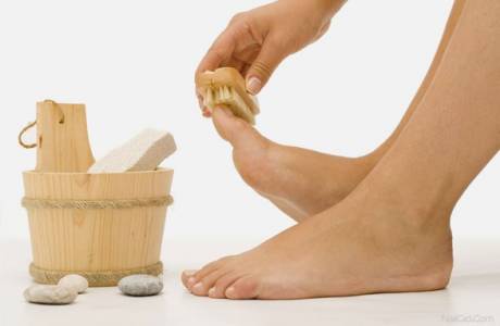 Как избавиться от запаха ног и неприятной потливости