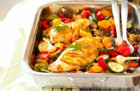 Овощи с курицей в духовке