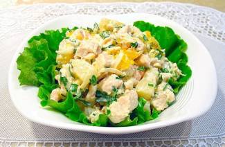 Салат с ананасами и курицей