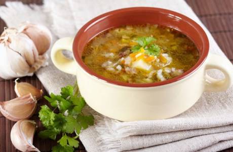 Рассольник с перловкой и огурцами