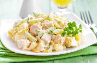 Салат с кукурузой и куриной грудкой