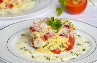 Салат с крабовыми палочками и сыром