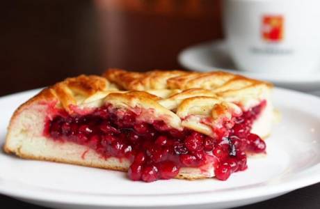 Пирог с брусникой