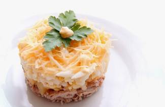 Салат с ананасом и куриной грудкой