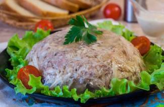 Холодец из свиных ножек и курицы