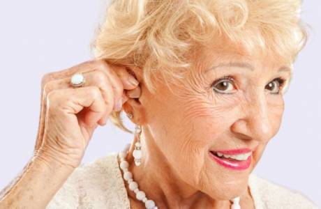 Как выбрать слуховой аппарат для пожилого человека