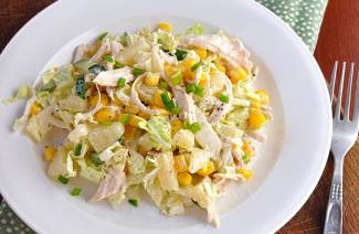 Салат с пекинской капустой и куриной грудкой