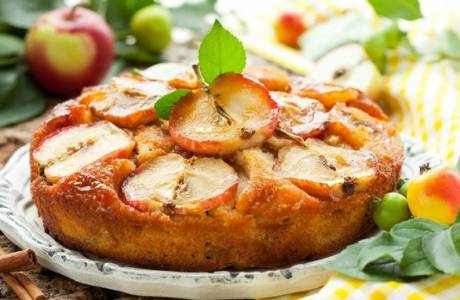 Шарлотка пышная с яблоками в духовке