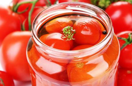 Соленые помидоры на зиму в банках