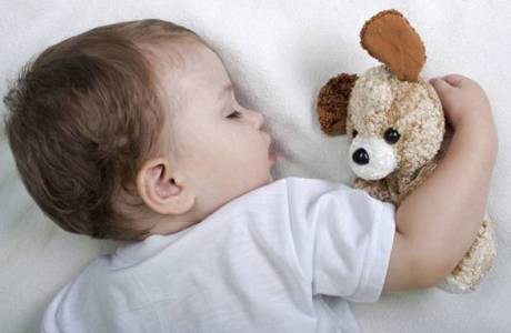 Ребенок потеет во сне