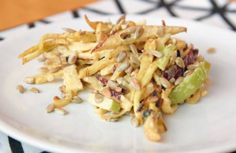 Салат с сельдереем и яблоком