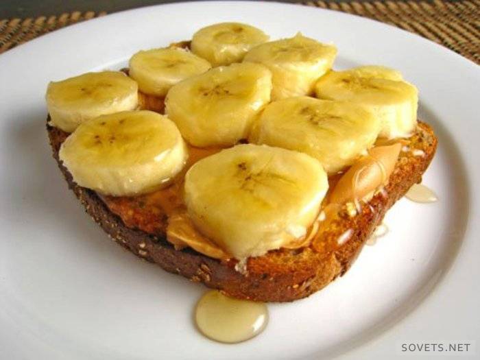 Тост с бананом на завтрак