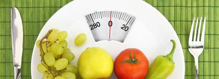 Весы, фрукты и овощи