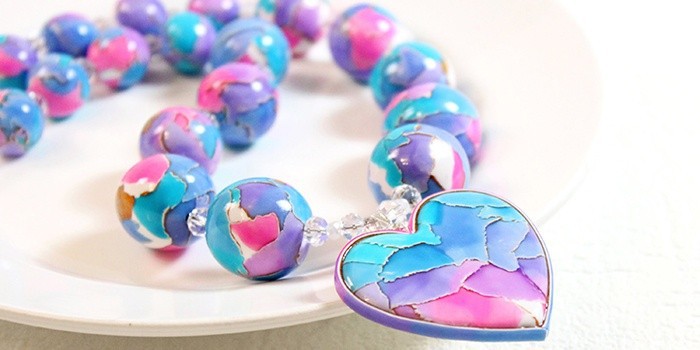 Украшение из глины