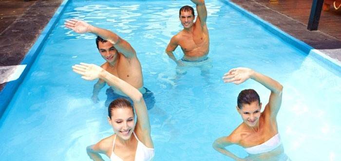 Тренировки в бассейне для мужчин и женщин